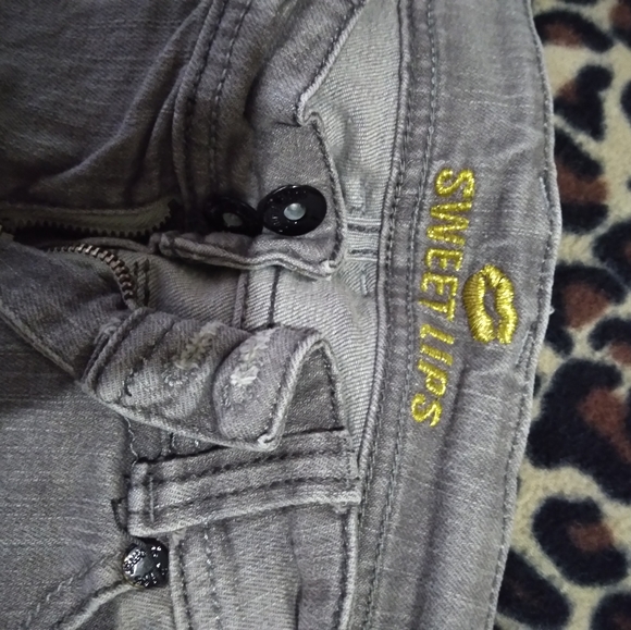 Jeans - Picture 2 of 3